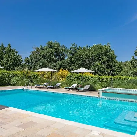 Casal Parro 6, Emma Villa