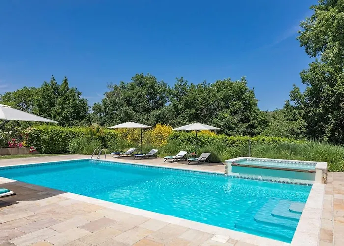 Casal Parro 6, Emma Villa