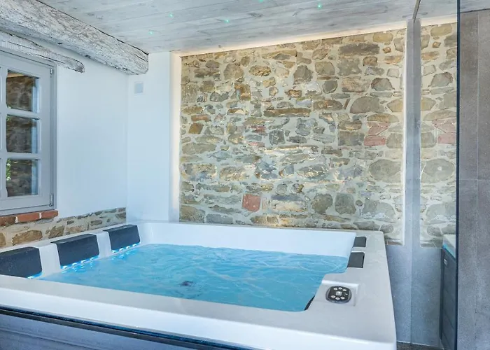 Casal Parro 6, Emma Villa