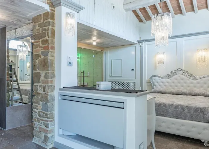 Casal Parro 6, Emma Villa *