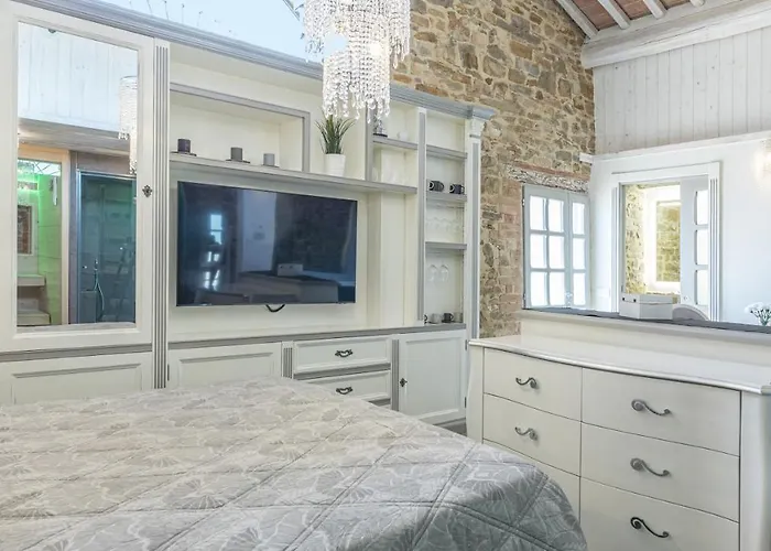 Casal Parro 6, Emma Villa