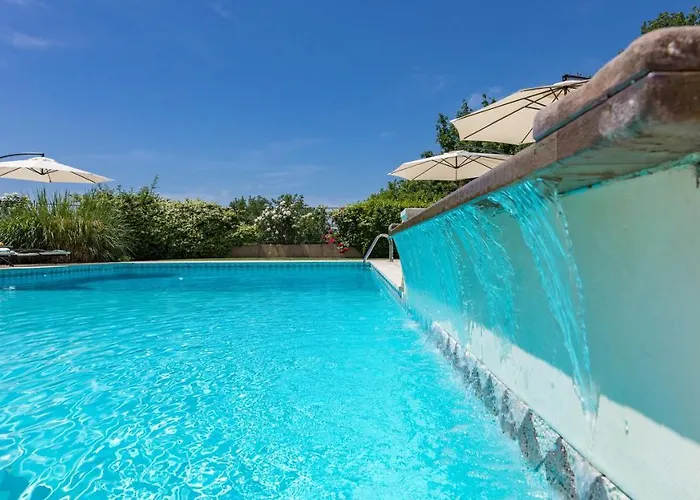 Casal Parro 6, Emma Villa *